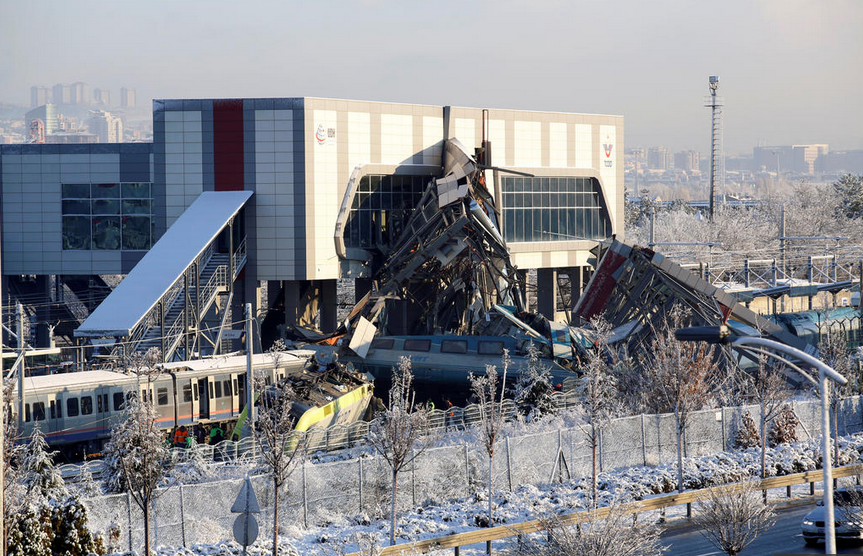 Τουρκία: Εννέα νεκροί και 86 τραυματίες, ο νεότερος απολογισμός του σιδηροδρομικού δυστυχήματος