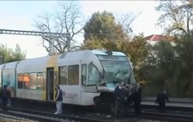 Σύγκρουση εμπορικής αμαξοστοιχίας με συρμό του Προαστιακού στο Ρουφ