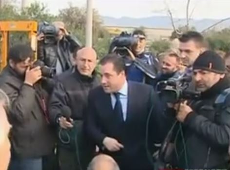 «Θερμή» υποδοχή Αδ.Γεωργιάδη από εργαζόμενους στο Θριάσιο