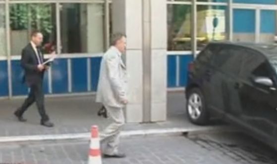 Η τρόικα δεν θα φύγει αν δεν «κλείσει» το πακέτο των 11,5 δισ. ευρώ