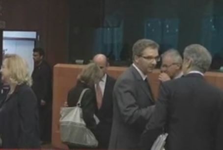 Δεν έρχεται η τρόικα τη Δευτέρα, «είμαστε σε επαφή» καθησυχάζει η κυβέρνηση