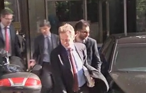 Συνεχίζονται οι σκληρές διαπραγματεύσεις κυβέρνησης-τρόικα