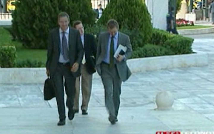 Η τρόικα «θέλει» απολύσεις στο Δημόσιο