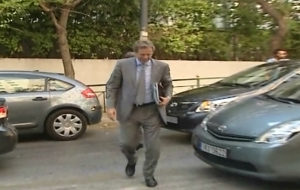 Ανοίγει όλα τα μέτωπα η κυβέρνηση υπό την απειλή της τρόικας