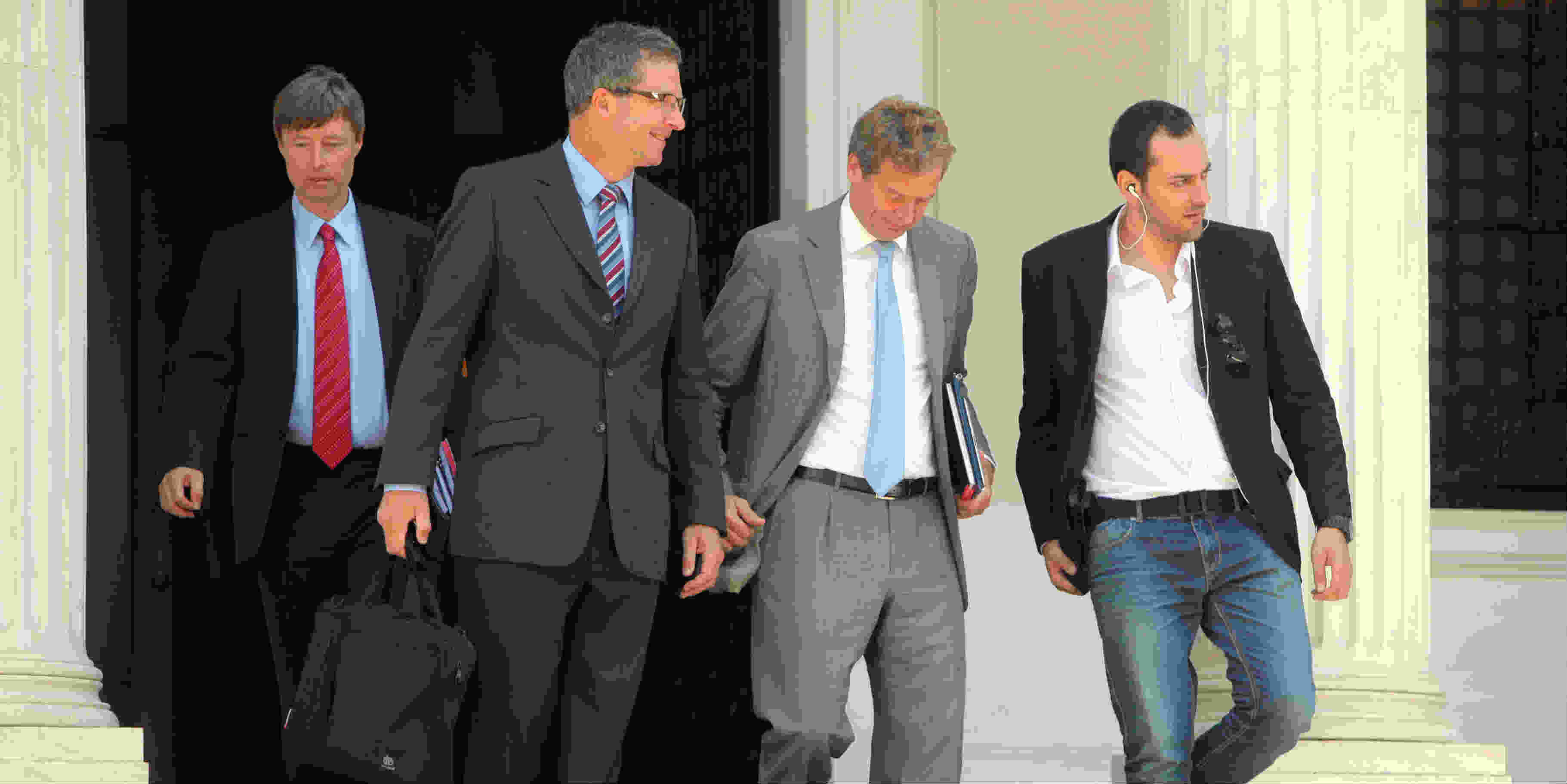 Κρίσιμη η συνάντηση Τρόικα-Στουρνάρα την Πέμπτη το πρωί