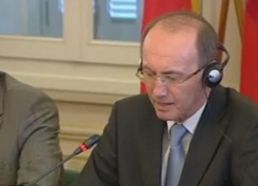 Κάρας: Πρέπει να αντικαταστήσουμε την τρόικα με ένα ευρωπαϊκο όργανο