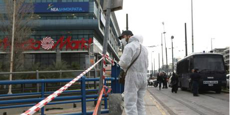 Και μια γυναίκα μέσα στους τρομοκράτες στην επίθεση στα γραφεία της ΝΔ