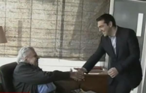 Στη μάχη με στρατηγική και μυαλό, είπε ο πρωθυπουργός στον Μίκη Θεοδωράκη