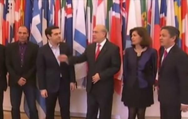 Ο Τσίπρας πέταξε το «γάντι» στους Γερμανούς από το Παρίσι