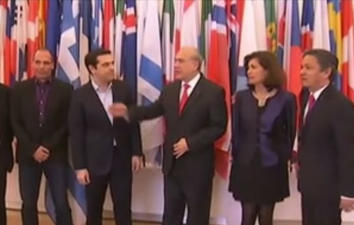 Ο Τσίπρας πέταξε το «γάντι» στους Γερμανούς από το Παρίσι