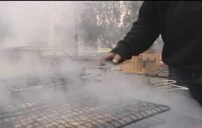 Η Βαρβάκειος μοιράζει «δώρα» λόγω Τσικνοπέμπτης