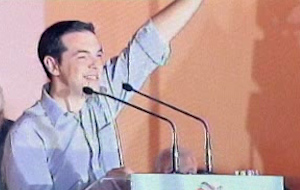 Δηλώσεις Τσίπρα στο εκλογικό κέντρο του ΣΥΡΙΖΑ στα Προπύλαια