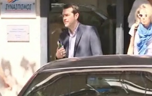 «Κόντρα» μεταξύ Τσίπρα-Κεδίκογλου για τη «λίστα» του Spiegel