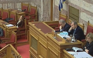 Κόντρα Τσίπρα-Στουρνάρα για την οικονομική πολιτική της κυβέρνησης