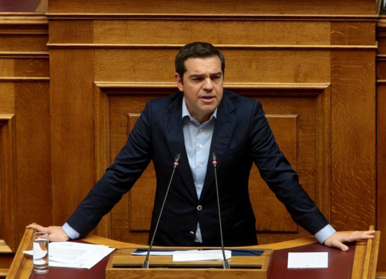 Σύγκρουση Τσίπρα-Μητσοτάκη στη Βουλή για τις συντάξεις