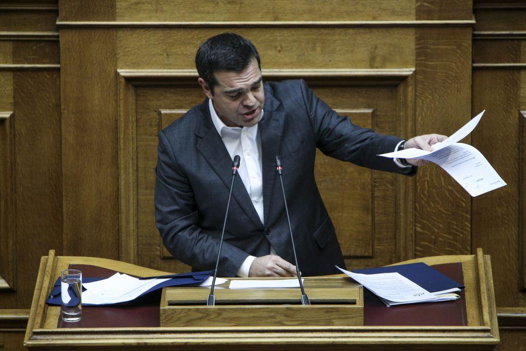 Ο Τσίπρας χάνει την ψυχραιμία του αντιμέτωπος με πραγματικά αδιέξοδα