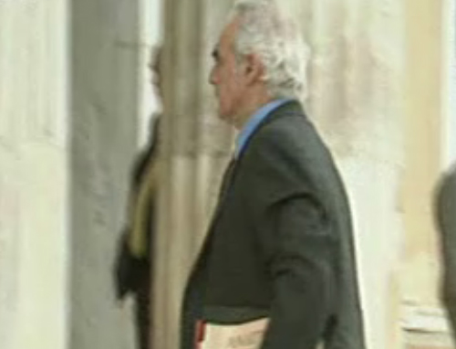 ΠΑΣΟΚ καλεί Ακη για την αγορά σπιτιού στη Διονυσίου Αρεοπαγίτου