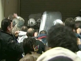 Ένταση στη συγκέντρωση διαμαρτυρίας γιατρών και νοσηλευτών