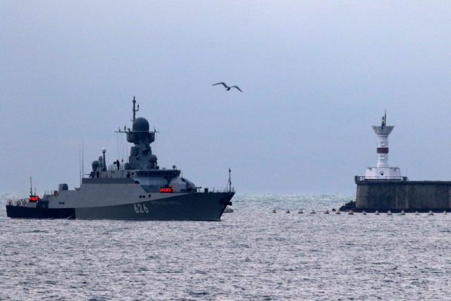Πολεμικά πλοία ξαναστέλνει το Κίεβο στη Θάλασσα του Αζόφ