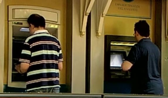 «Χαλαρώνουν» τα capital controls