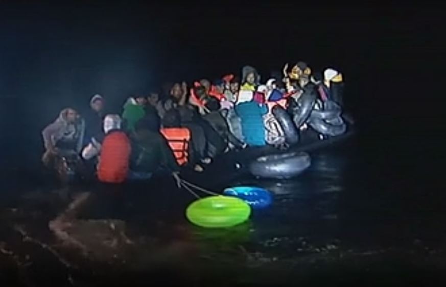 Το δράμα των προσφύγων συγκλόνισε γνωστό ράπερ