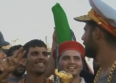 Πλιάτσικο στο αρχηγείο Καντάφι από τους αντικαθεστωτικούς