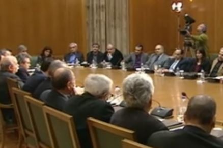 Η απάντηση του κυβερνητικού στελέχους που φέρεται να έβγαλε χρήματα στο εξωτερικό