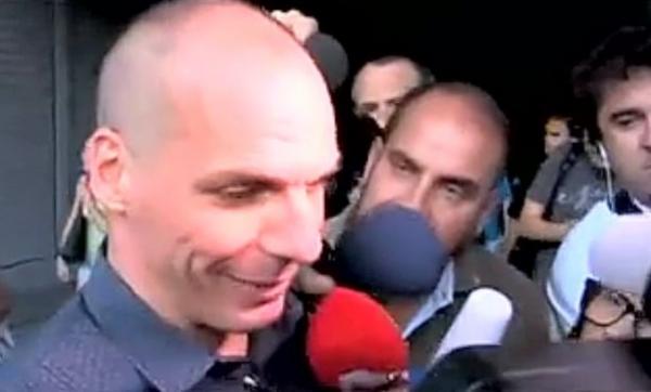 Βαρουφάκης: Σε καμία περίπτωση δεν υπάρχει θέμα κούρεματος καταθέσεων