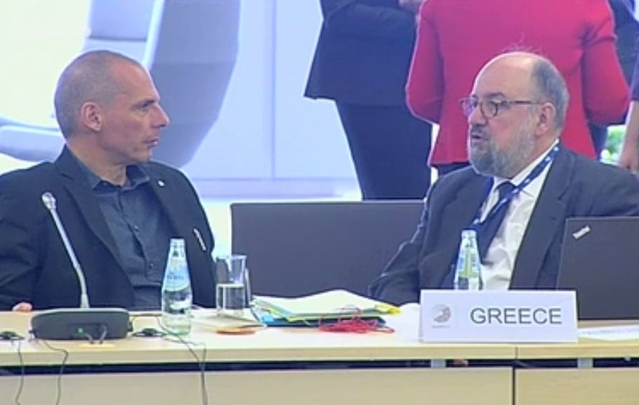 FT: Στο περιθώριο ο Βαρουφάκης μετά το Eurogroup-Σε ενεργό ρόλο ο Δραγασάκης