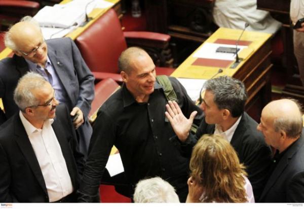 Το απρόσμενο ΝΑΙ Βαρουφάκη στην ψηφοφορία για τα προαπαιτούμενα