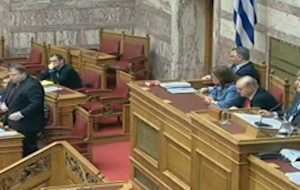Κόντρα Βενιζέλου-Τσίπρα στην Βουλή για το «κούρεμα» των ομολόγων