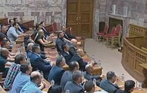 Κλιμακώνεται η ένταση μεταξύ Βενιζέλου-«Χρυσής Αυγής»