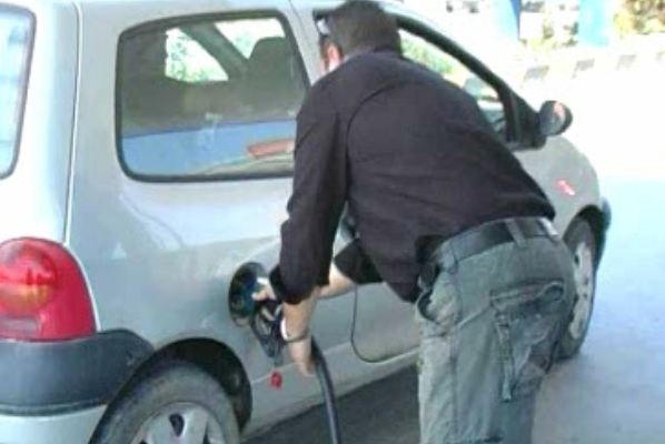Οι βενζινοπώλες αρνούνται να εφαρμόσουν το «πλαφόν»