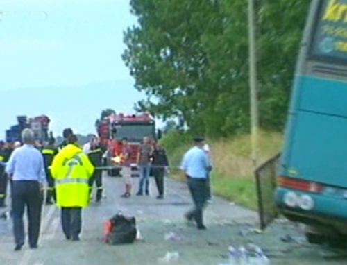 Τρεις νεκροί από σύγκρουση λεωφορείου με φορτηγό στην παλαιά εθνική οδό Θεσσαλονίκης-Βέροιας