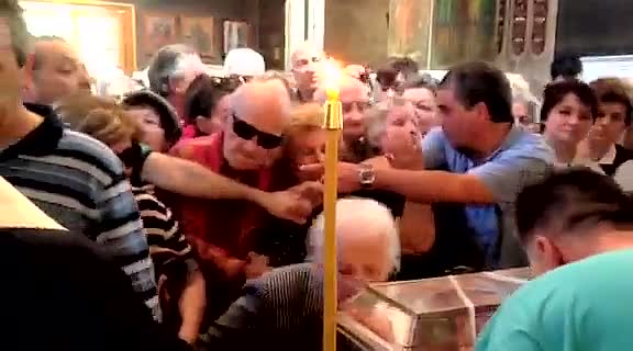 Ουρές για την Αγία Βαρβάρα στον «Αγ.Σάββα»