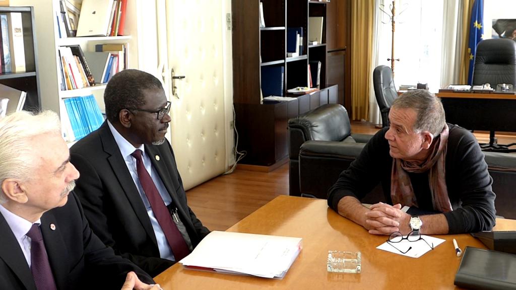 Συνάντηση Μουζάλα με τον γγ του Ερυθρού Σταυρού για τους πρόσφυγες