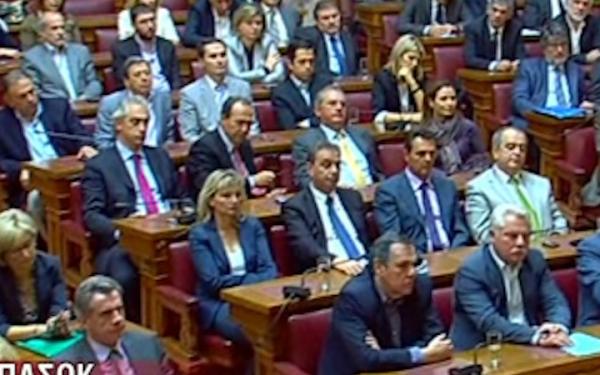 Βουλευτές του ΠαΣοΚ κατά του μεσοπρόθεσμου