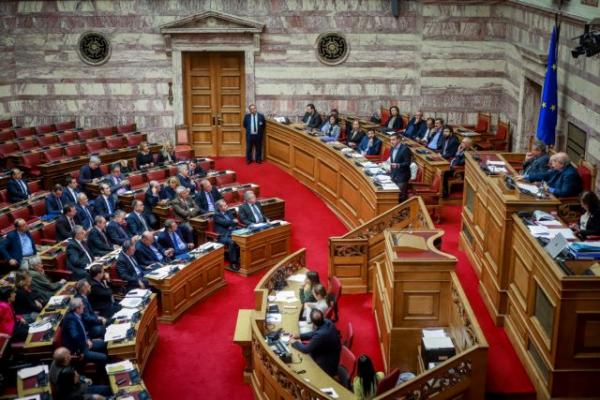 Ψηφίστηκε η ακύρωση του μέτρου μείωσης των συντάξεων