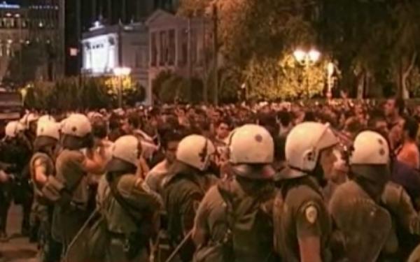 Η «πολιορκία» της Βουλής και οι αντιδράσεις