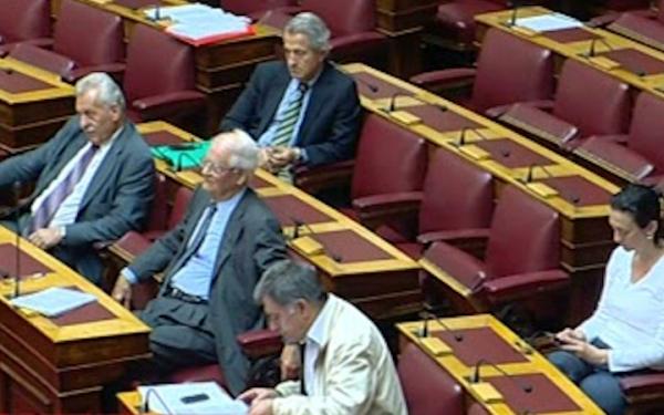 Αντιδράσεις βουλευτών για τους προπηλακισμούς