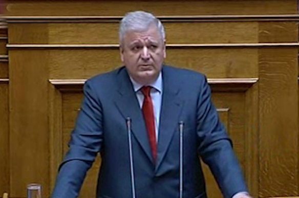 Κόντρα στη Βουλή για το άνοιγμα του επαγγέλματος των ταξί