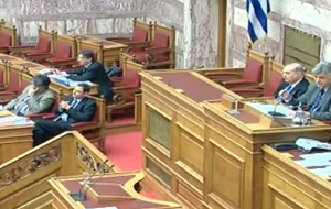 Κόντρα Καρατζαφέρη-Σαχινίδη στη Βουλή