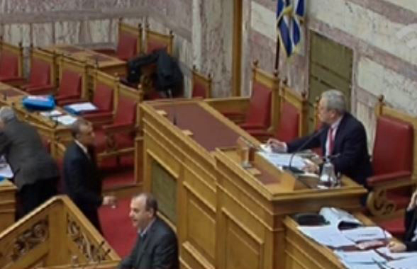 «Βέλη» κατά Στουρνάρα στη συζήτηση για τον προϋπολογισμό