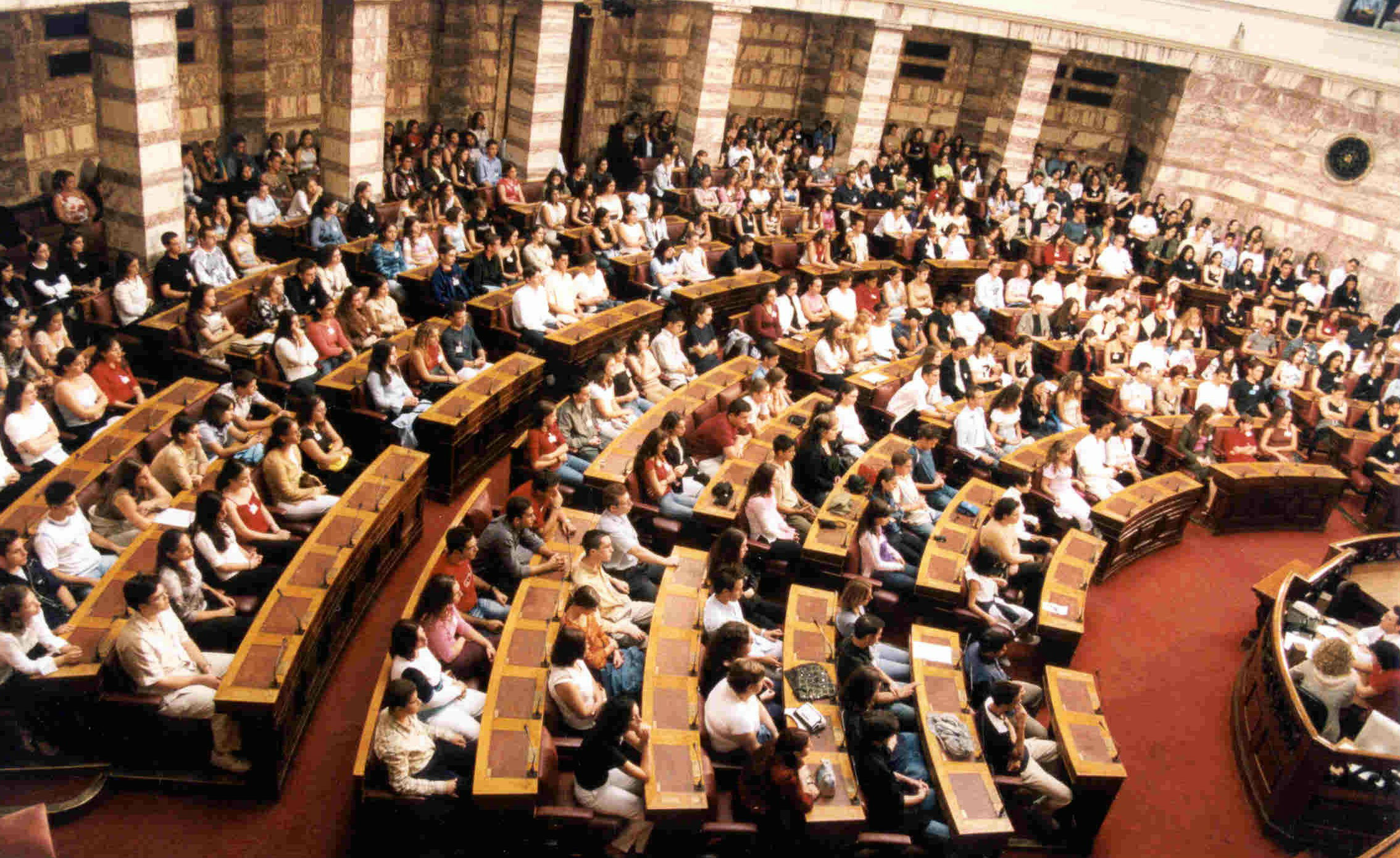 Συγγενικό πρόσωπο βουλευτή «φυγάδευσε» το 1 εκ. ευρώ