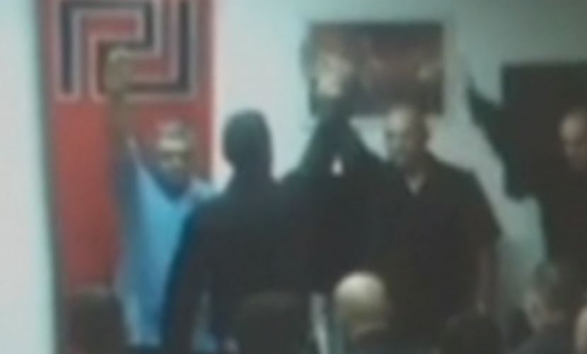 Απειλές, ορκωμοσία νεοσύλλεκτων και ναζιστικοί χαιρετισμοί στο υλικό για τη ΧΑ