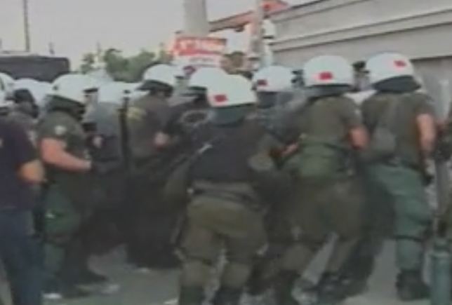 Δίαυλος επικοινωνίας μεταξύ απεργών και υπουργείου στη Χαλυβουργία