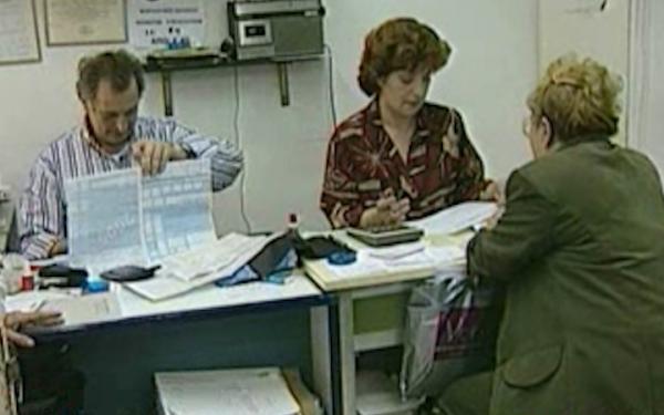 Αφαίμαξη στα εισοδήματα από τα νέα «χαράτσια»