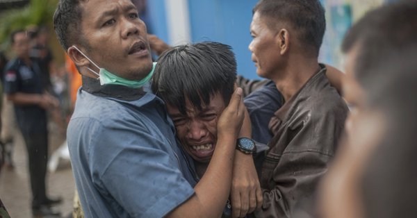 Τσουνάμι Ινδονησία : Απίστευτη τραγωδία με εκατοντάδες θύματα
