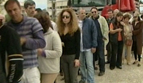 Χωρίς μεσάζοντες: Συνεχίζονται οι ουρές για την προμήθεια φθηνών προϊόντων