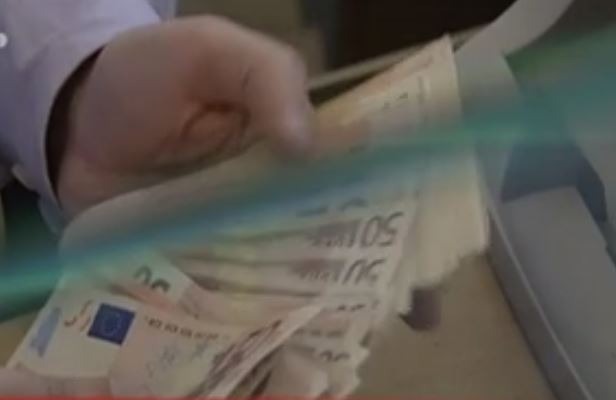 Εφορία: Ηλεκτρονικό «σφυρί» για χρέη πάνω από 300.000 ευρώ